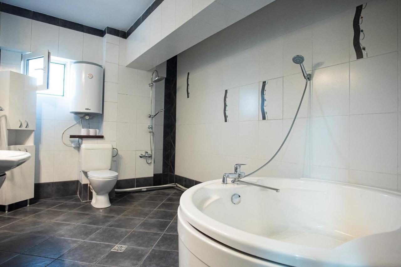 5 Bedrooms Luxury Apartment Villa Bukarest Kültér fotó