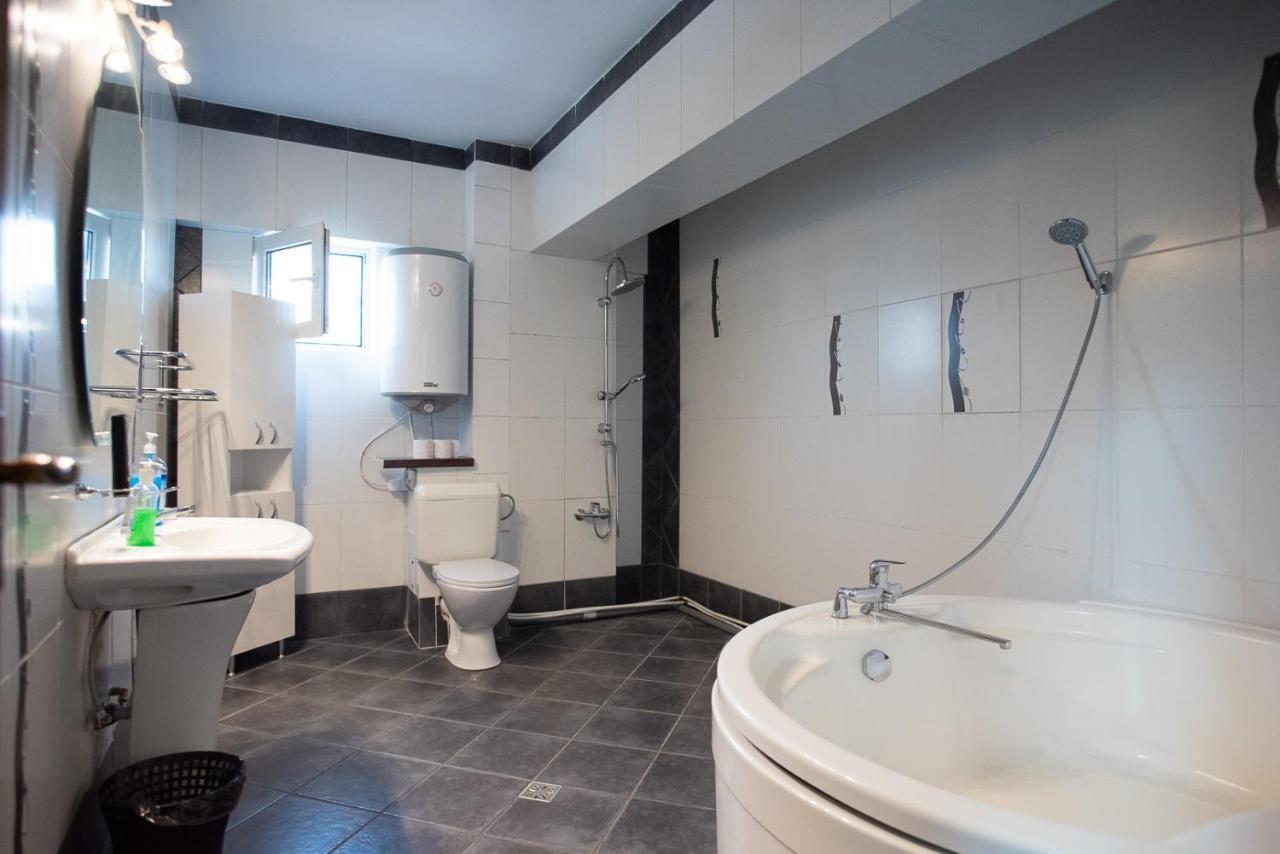 5 Bedrooms Luxury Apartment Villa Bukarest Kültér fotó
